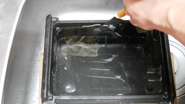 包丁と氷とクーラーボックスの画像。