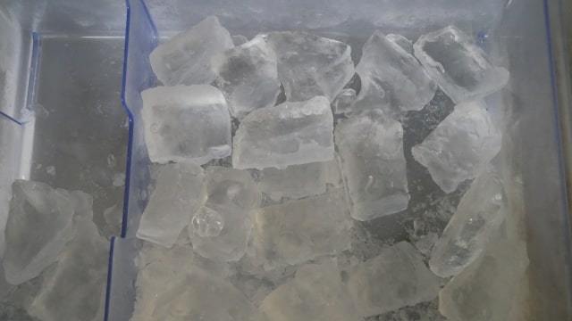 完成した透明な氷の画像。