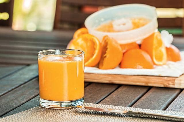 オレンジジュースの画像。