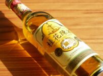 桂花陳酒のボトルの画像。