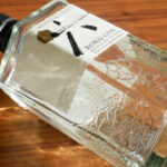 ROKU(六)ジンのボトルの画像。